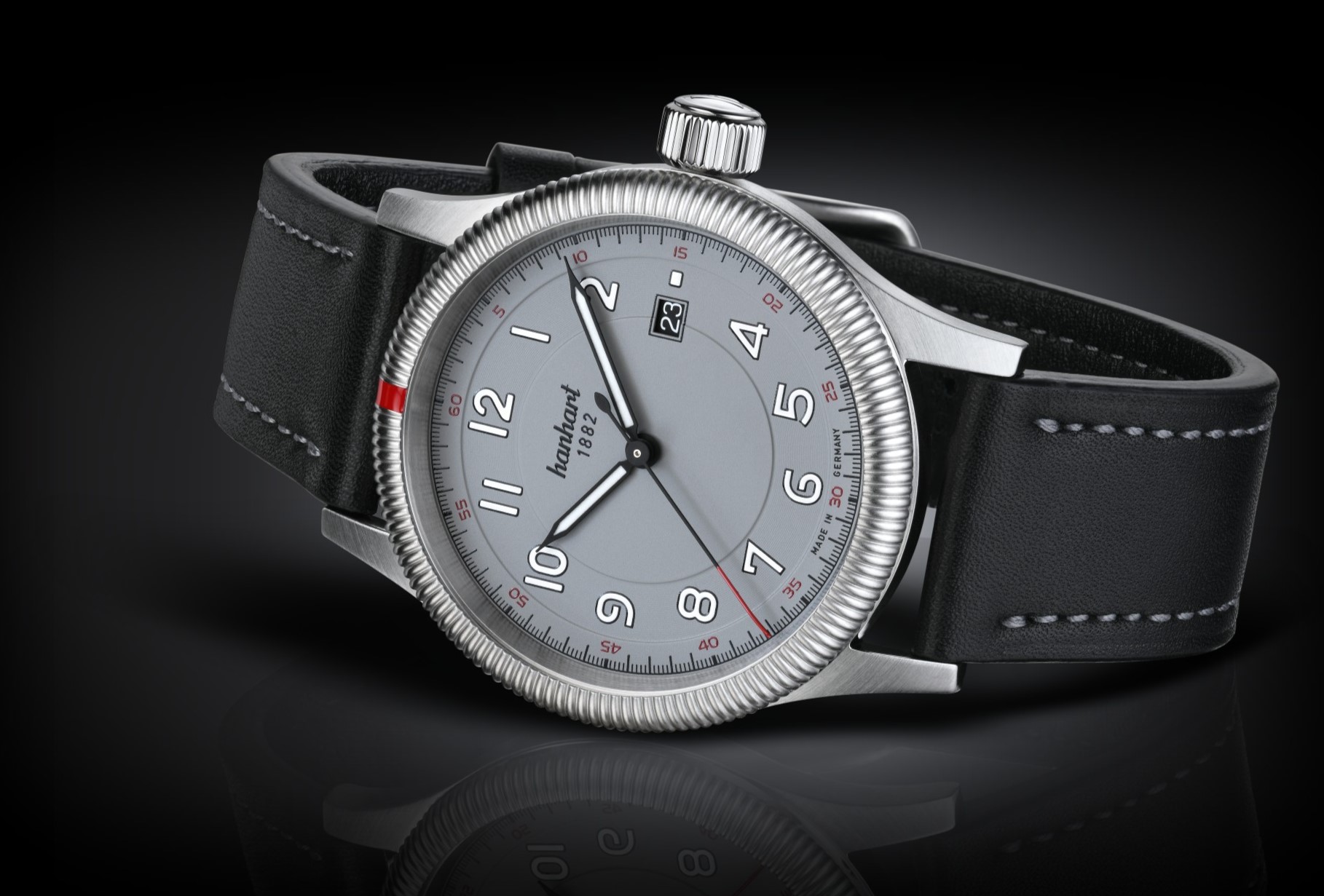 pioneer-one-grau-liegend